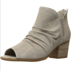 BareTraps Women’s Iree Ankle Booties size 9